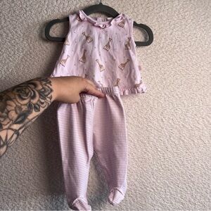 Kissy Kissy x Sophia La Giraffe Two Piece Shirt & Pants Set‎ Size 0-3 Months